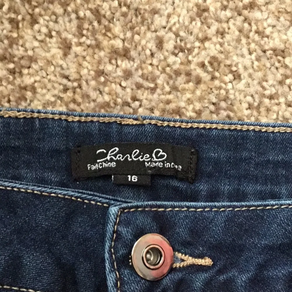 Jeans - Picture 2 of 4